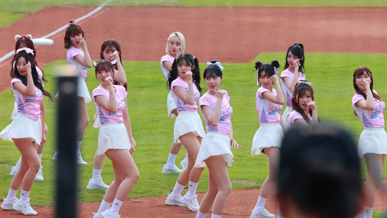 20250503 CareBears彩虹派對趴 Rakuten Girls 樂天女孩 開場舞(Tate McRae - Sports car )│有轉播攝影師跟欄杆的開場舞│西瓜讓智媛大叔笑場了啦😆