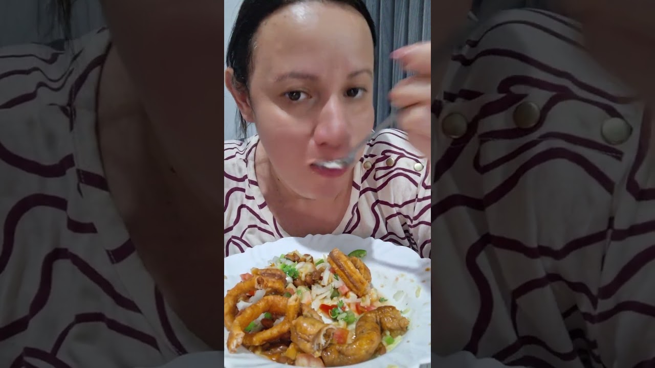 Comendo tripa de boi e de porco