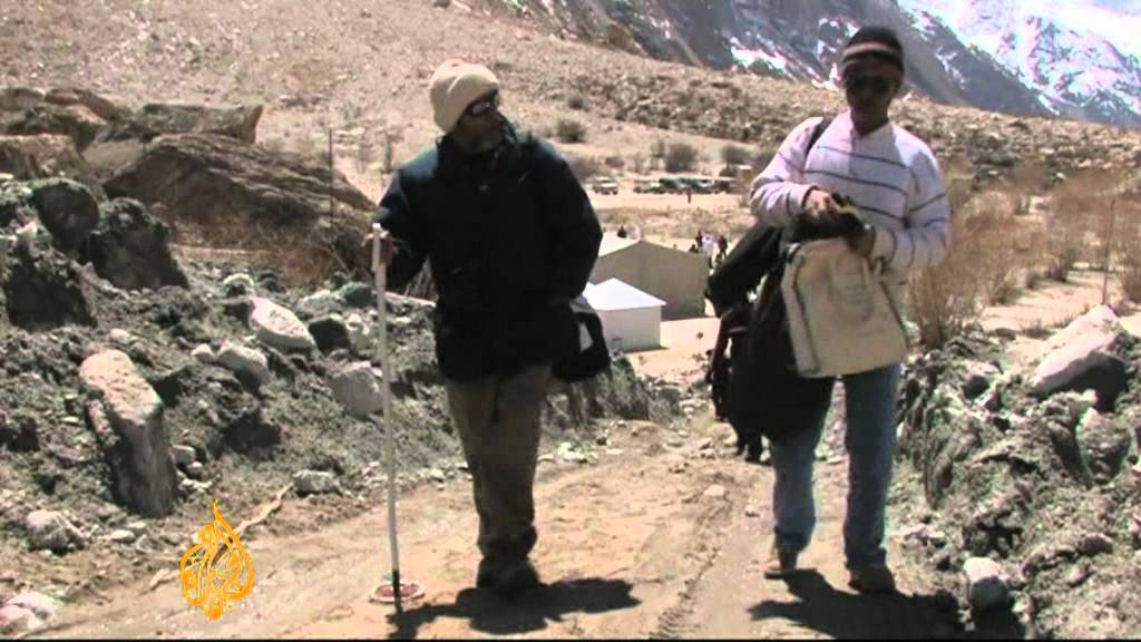Pakistan military searches for avalanche victims