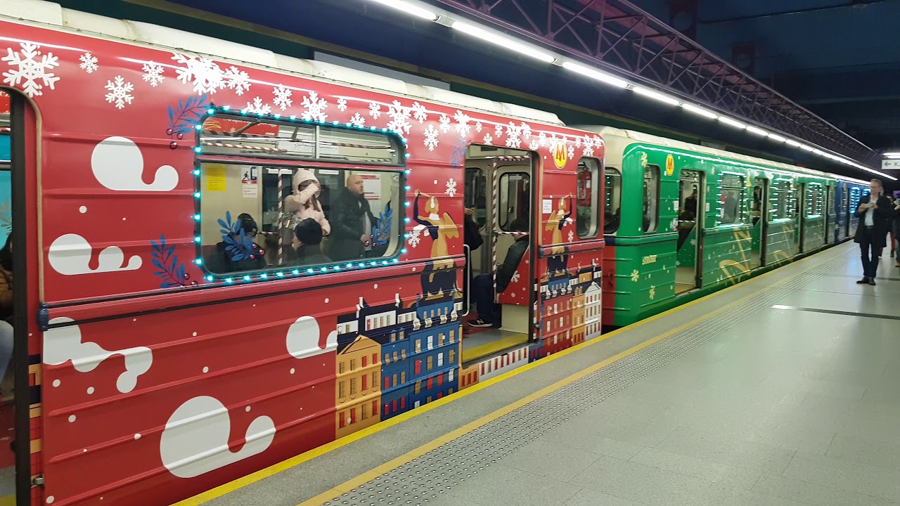 Metro Warszawa Mikołajki 2017 Świąteczny Pociąg. Subway Warsaw, and a Christmas train.