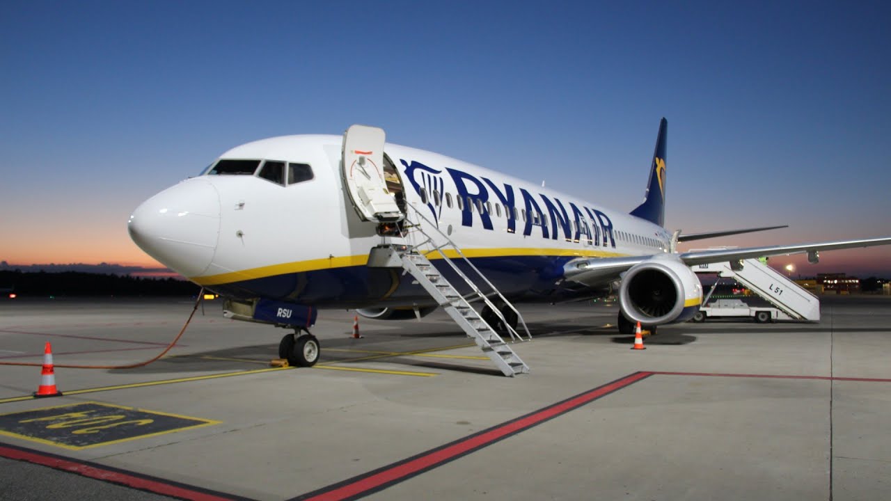 Ryanair FR8256 Operated by Buzz Boeing 737-8AS SP-RSU Takeoff from Prague