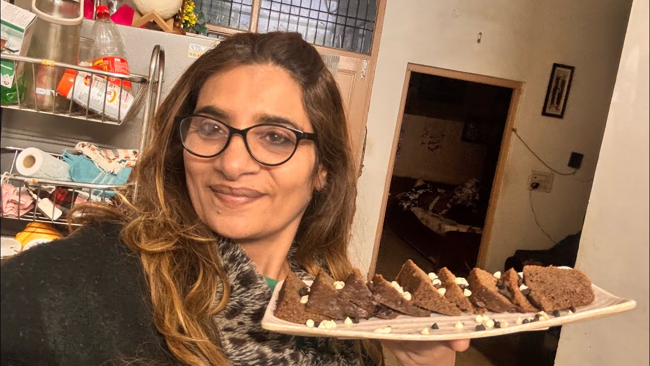 Aaj bche huye biscuits se cake banaya 