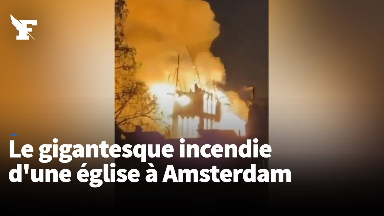 Amsterdam : les images d&rsquo;un gigantesque incendie qui a ravag&eacute; une &eacute;glise du XIXe si&egrave;cle