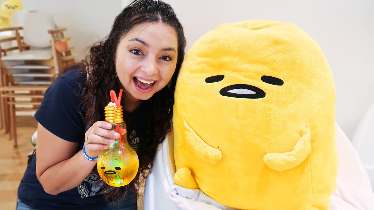 Exploring a CUTE Gudetama Cafe in Japan!