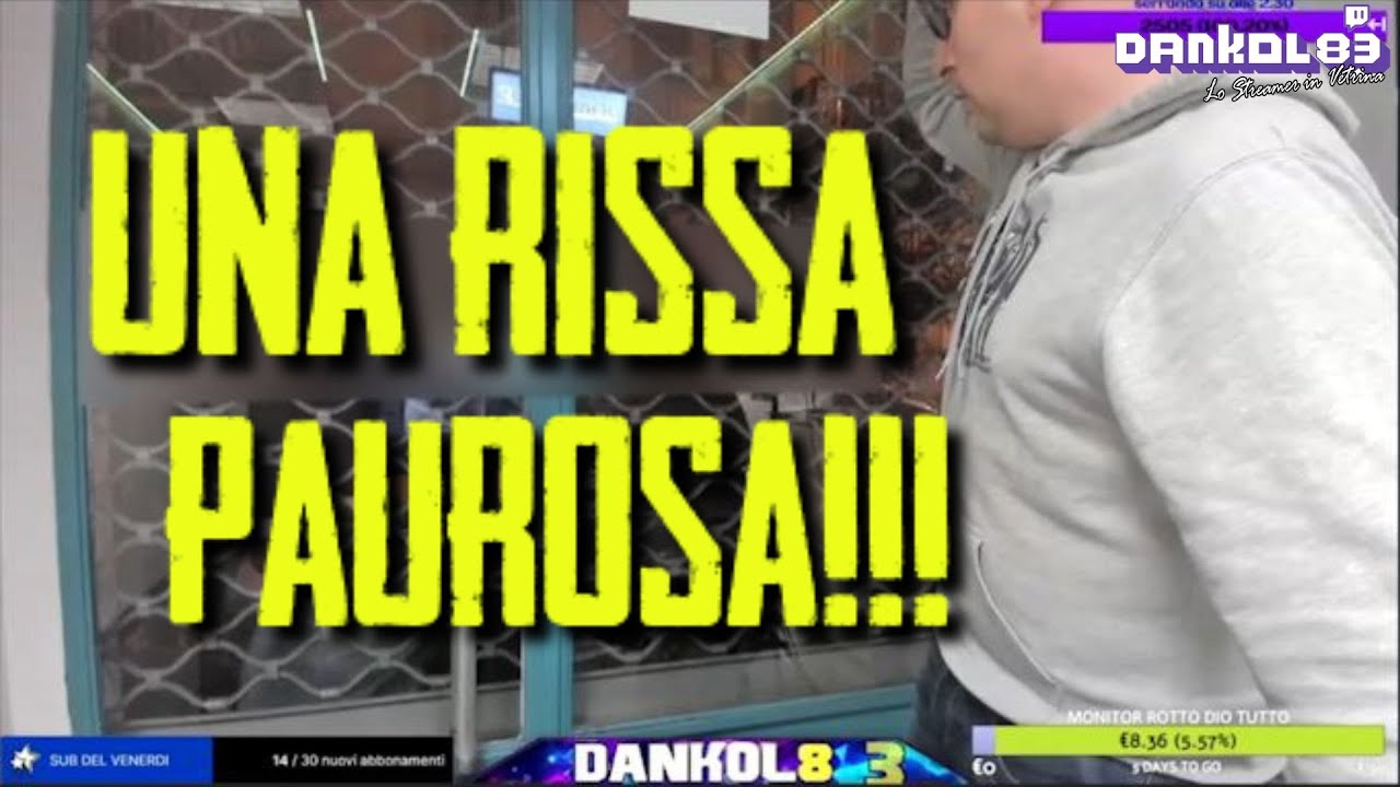 MAI APRIRE LA VETRINA ALLE 2.30 DI NOTTE!!!