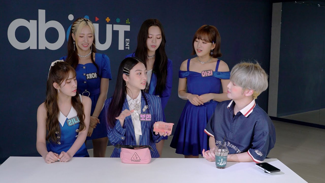 Looking through this girl group's makeup pouches because i'm nosy (ft. REDSQUARE 레드스퀘어)