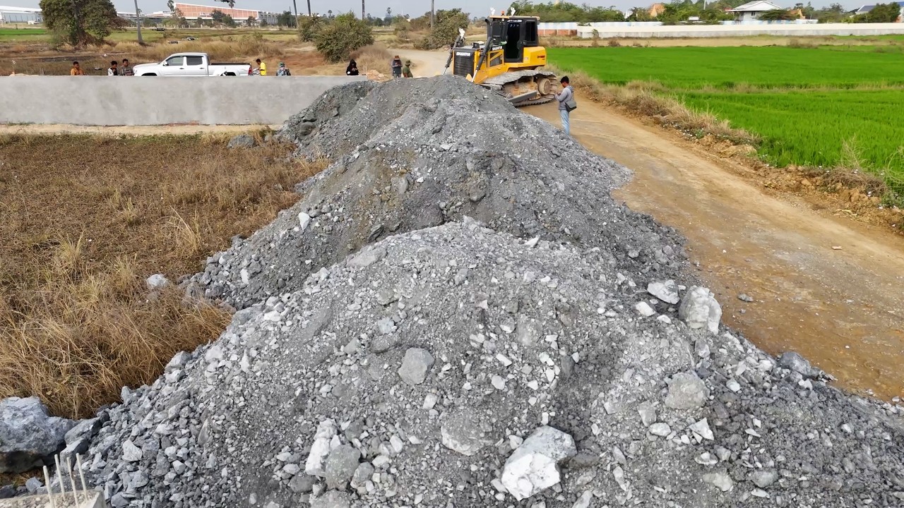 New Site in Action! Skilled operation using SHANTUI dozer and 10-wheel dump trucks fill flooded land