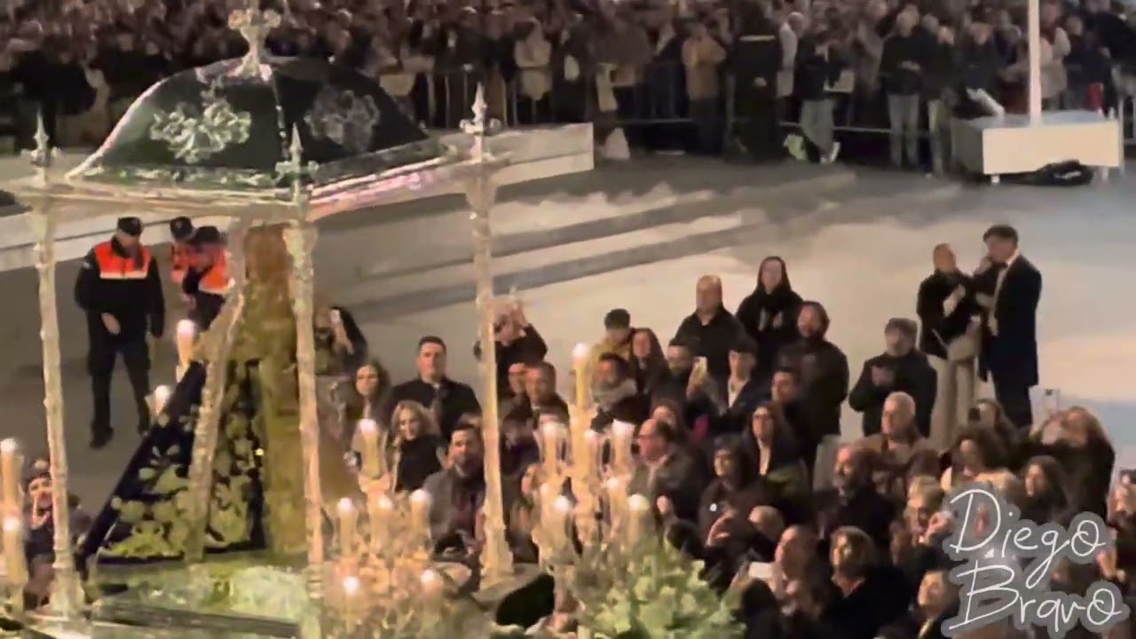 La Virgen de Consolación de Utrera en la calle Almirante Lobo. Procesión Magna de Sevilla. Dic. 2024