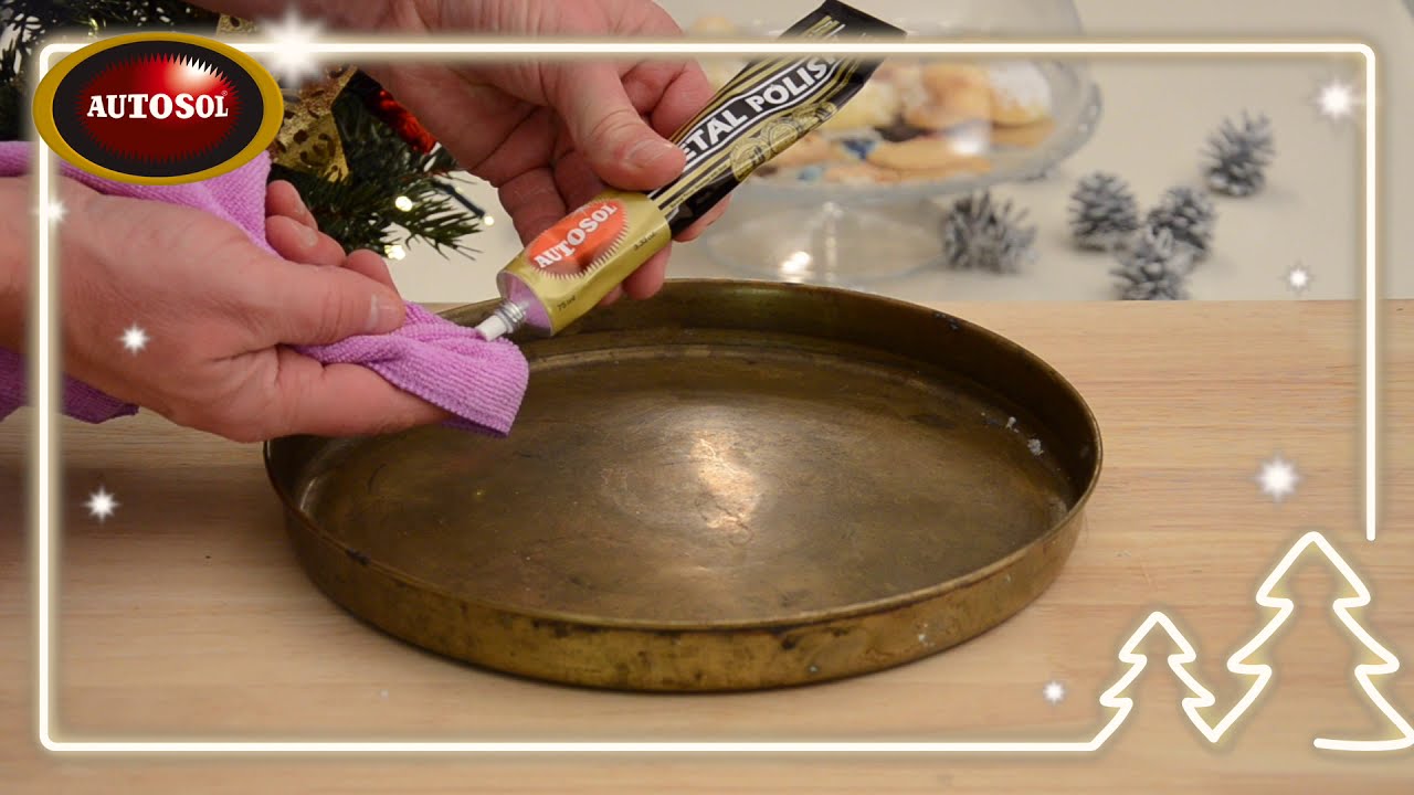 Quick&acute;n&acute;easy: Autosol&reg; Metal Polish on a brass tray (with Christmas decoration)