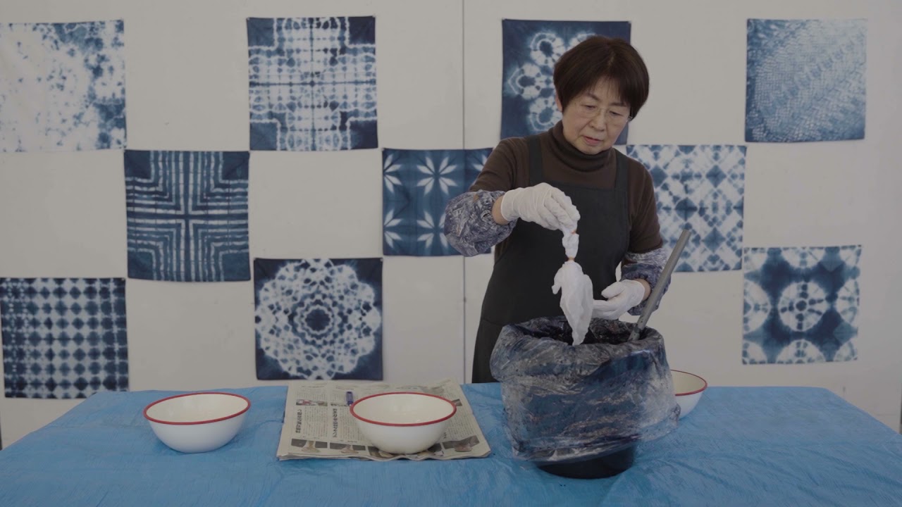 ハンカチを化学藍で染めよう！　簡単絞り染め
