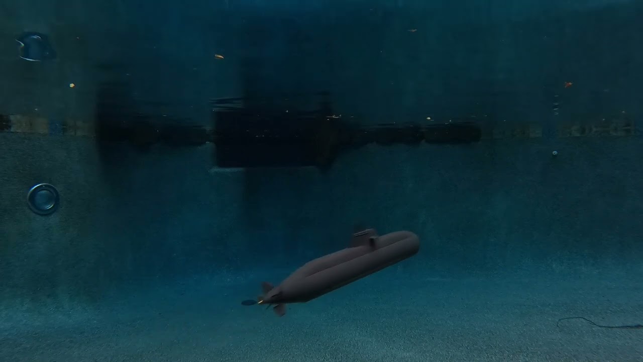 Nautilus Drydocks 212 Model kit - RC submarine underwater run!
