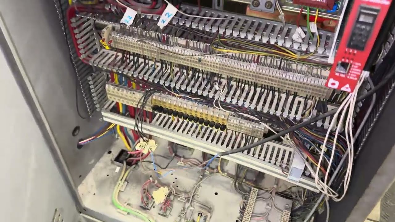 Last Look: 1980s Hydraulic Lift Room Before Modernisation | Original Equipment Tour