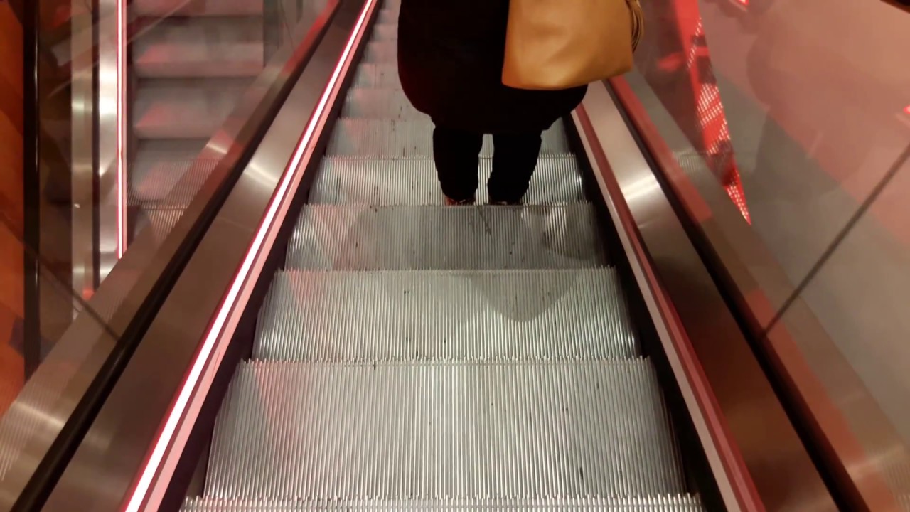 Berlin Momente auf der Rolltreppe