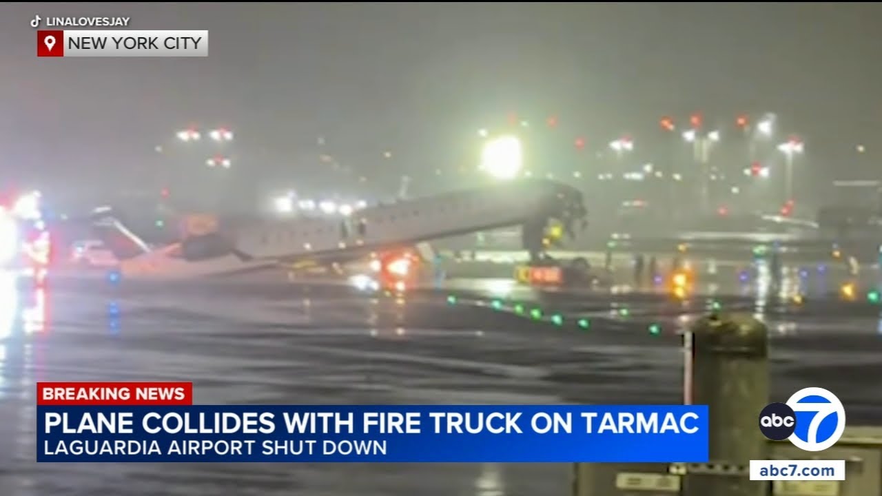 В нью-йоркском аэропорту ЛаГуардия произошло столкновение самолета Air Canada с автомобилем.
