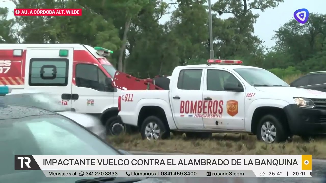 Un auto despistó y volcó en el inicio de la autopista Rosario-Córdoba