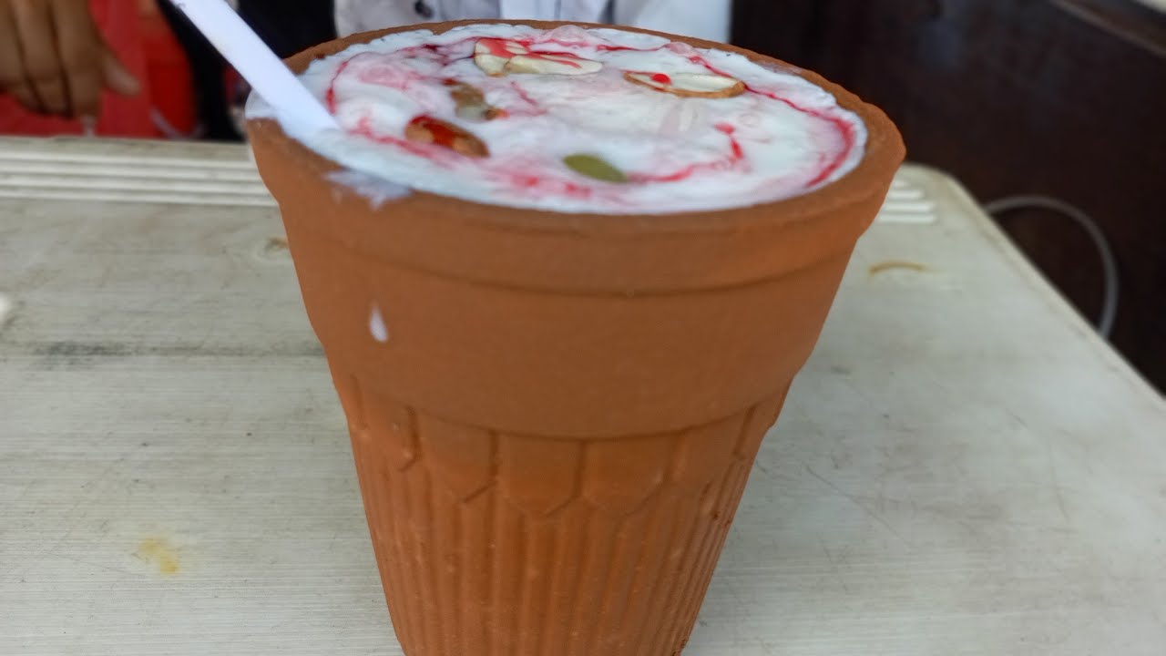 ड्राई फ्रूट और रबड़ी वाली ठंडी कुल्लड़ लस्सी😋केवल50 रुपए में।दिल्ली एनसीआर की रबड़ी वाली लस्सी 😋।😋😋