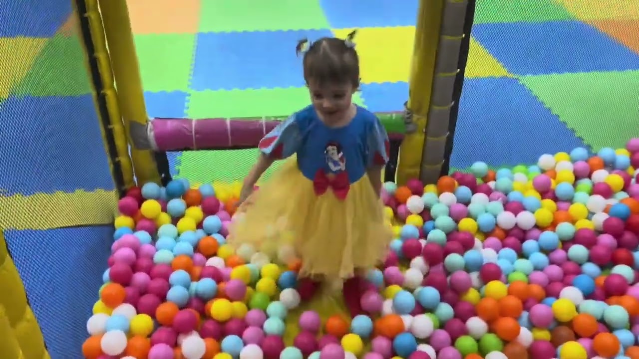 NİL PERA OYUN PARKINDA EĞLENİYOR! NİL PERA IS HAVING FUN 🎢 🐣