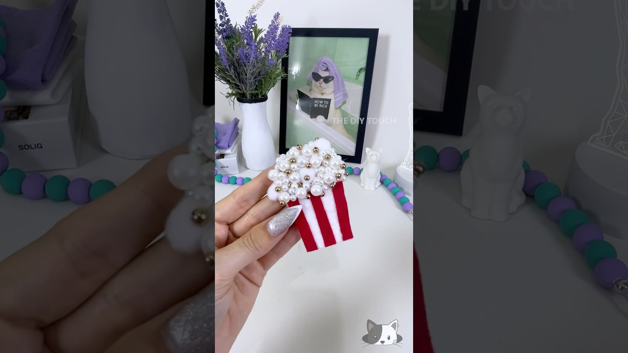 DIY It-Girl Popcorn Brooch 