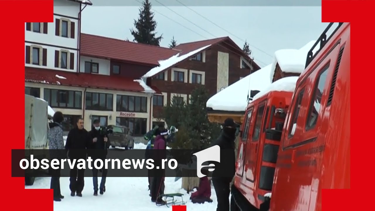 Aduși în stațiune cu ”autobuzul” pe șenile