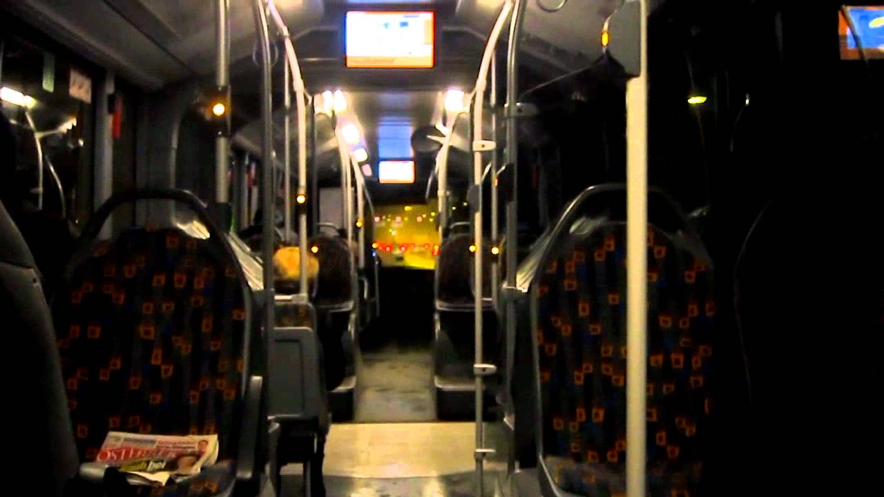 Schnellbus 73 auf der Stadtautobahn unterwegs