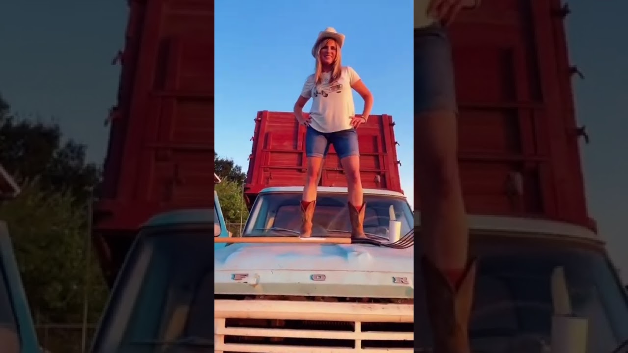 VINTAGE GRAIN TRUCK | Farmer&rsquo;s Daughter #vintage #truck #farming #shorts