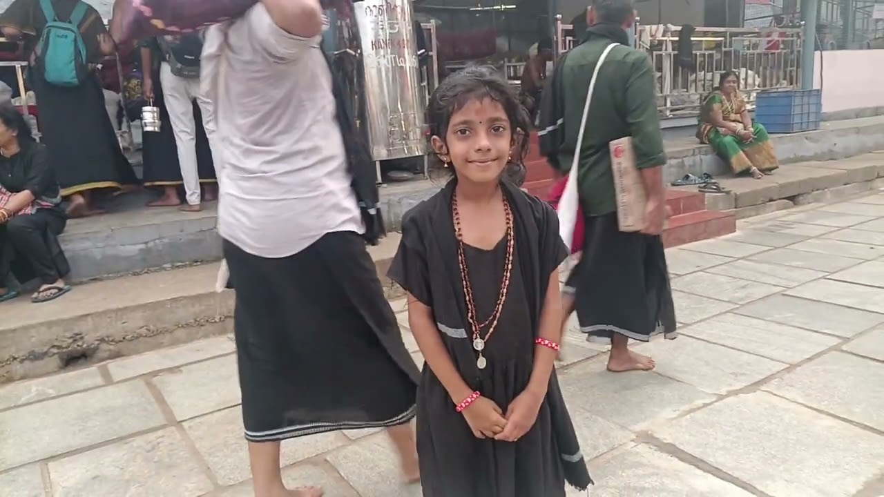 സ്വാമിയേ ശരണമയ്യപ്പാ: ശബരിമല യാത്രയിൽ നിന്ന്