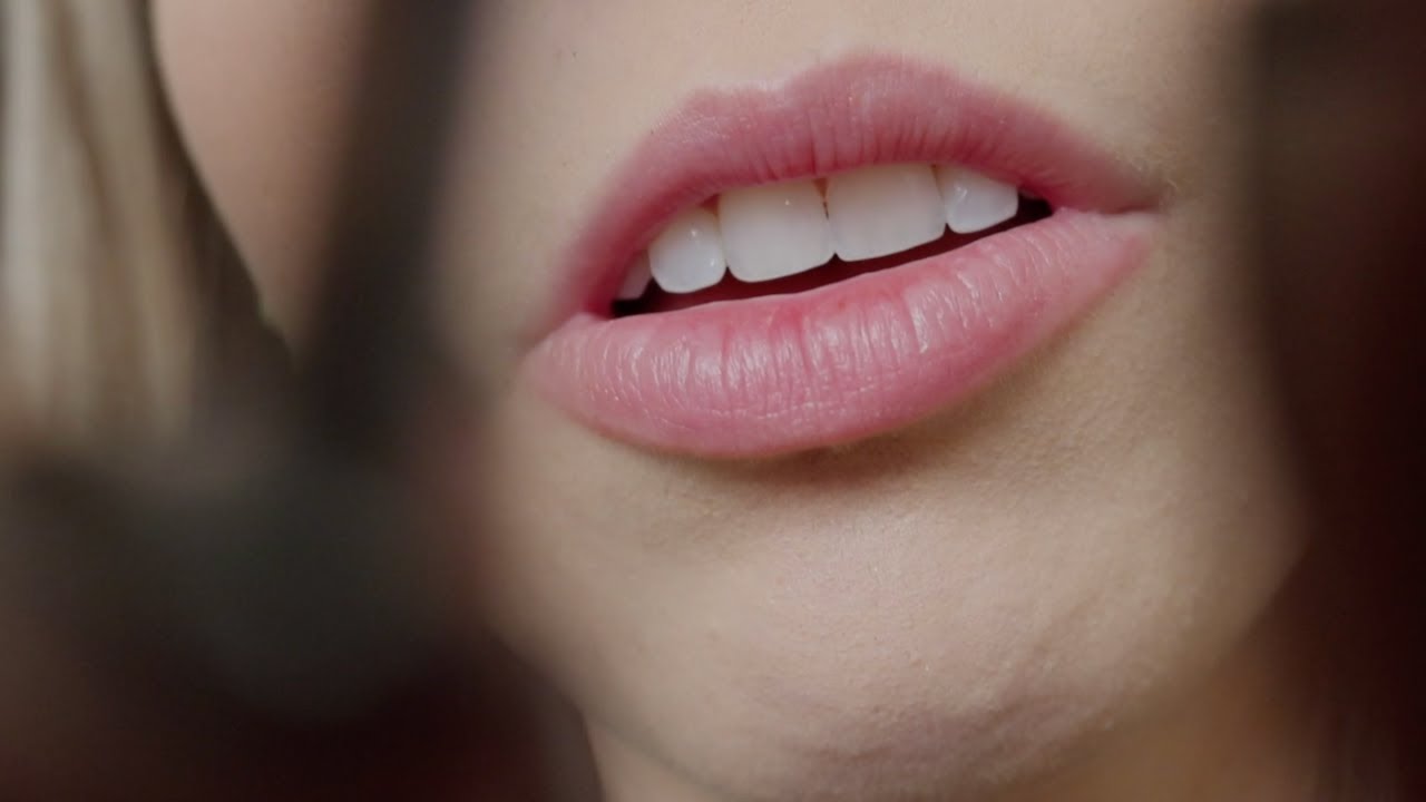 ASMR CONSERTANDO SUA LENTE E SEU MICROFONE - Bruna ASMR
