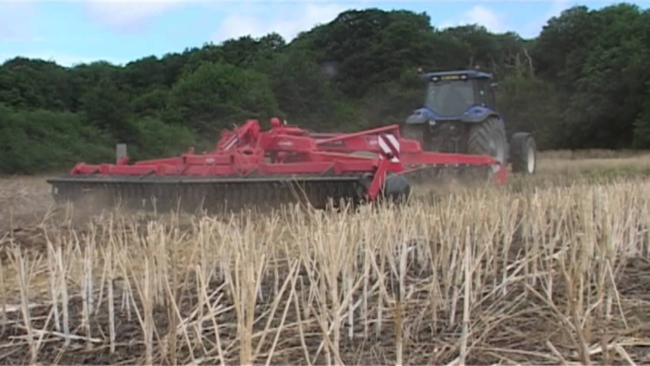 KUHN DISCOVER XM2 - Disc harrows (In action)
