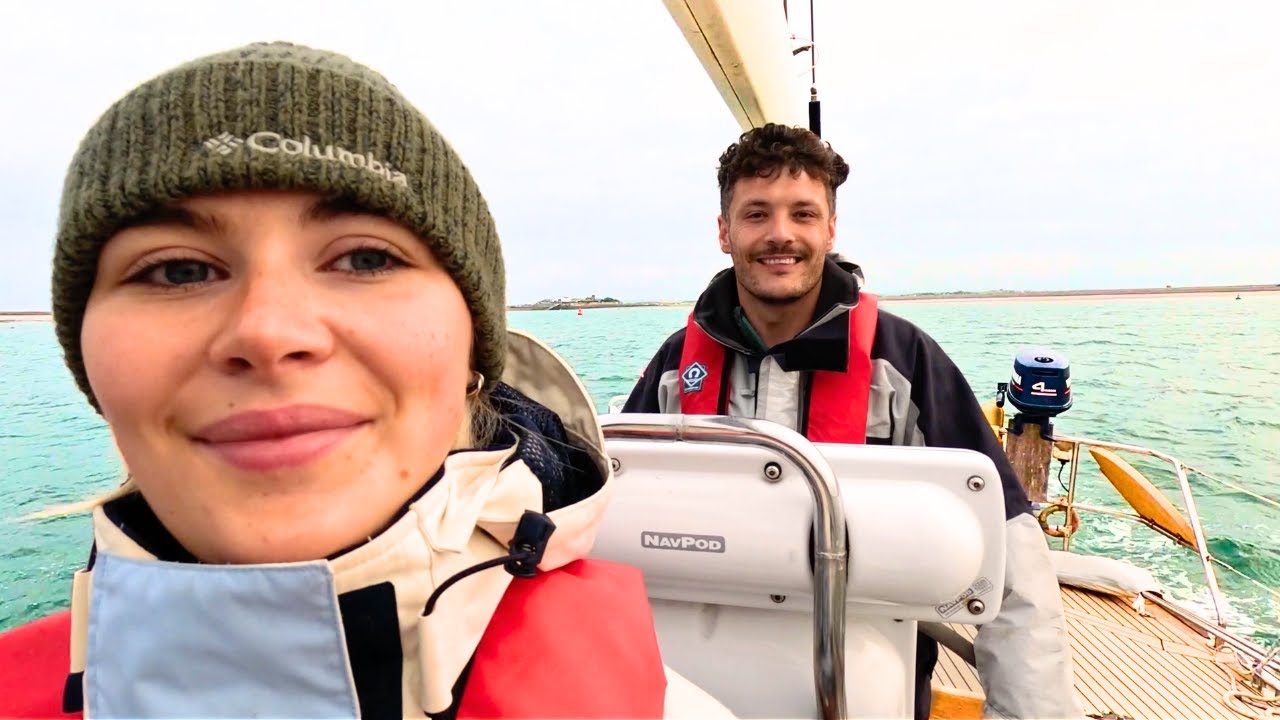 Перемещаем нашу ПАРУСНУЮ ЛОДКУ в новую пристань для зимнего ВОССТАНОВЛЕНИЯ