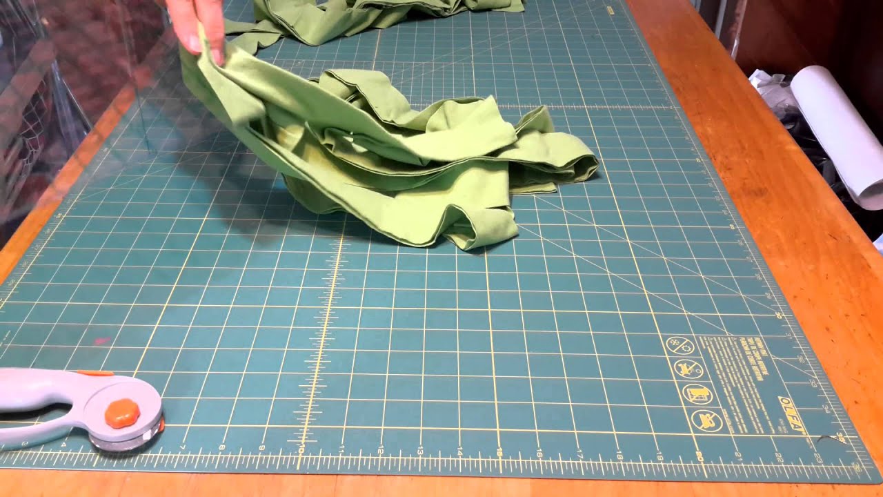 Cutting a t shirt in one loop for a loom .
