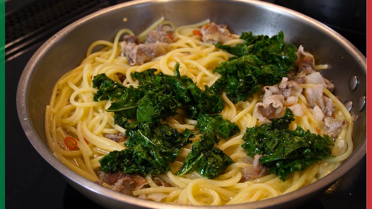 【イタリア風おうちパスタ】ケールと豚バラ肉の日常パスタ！
