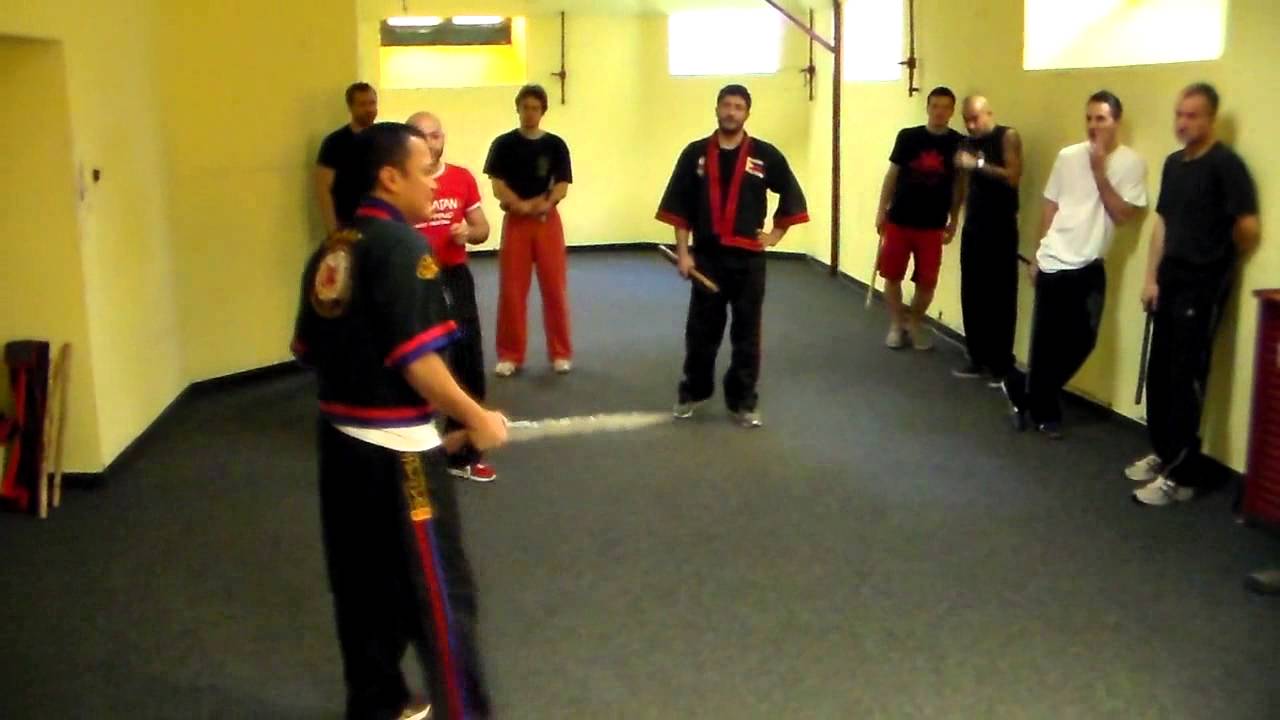 Kombatan (eskrima) master Randy Remolin - Double and single machete (ESSC eskrima.hu)