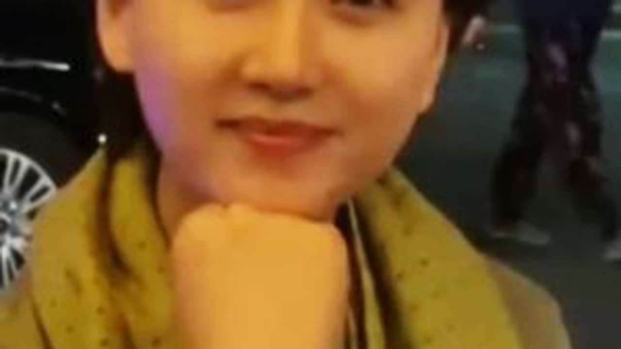 太尴尬了！一山还比一山高😂#吴百万何千万#搞笑夫妻#专治各种不开心