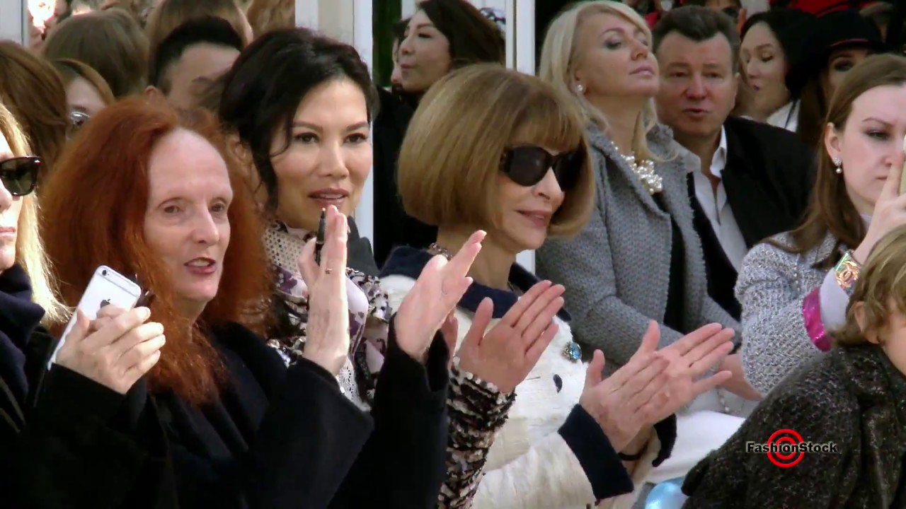 CHANEL Fall/Winter 2016 Collection @ PFW : Paris Fashion Week Front Row - AnnaVintour | EXCLUSIVE
