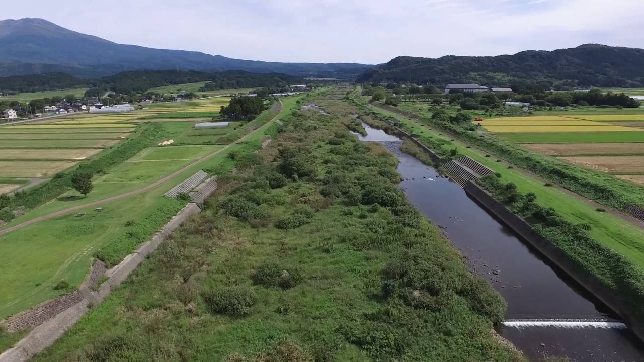 鳥海山と遊佐中学校