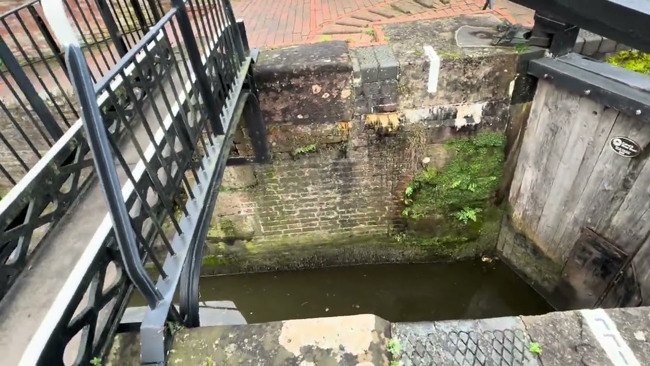 Stourport on Severn canal and river basin