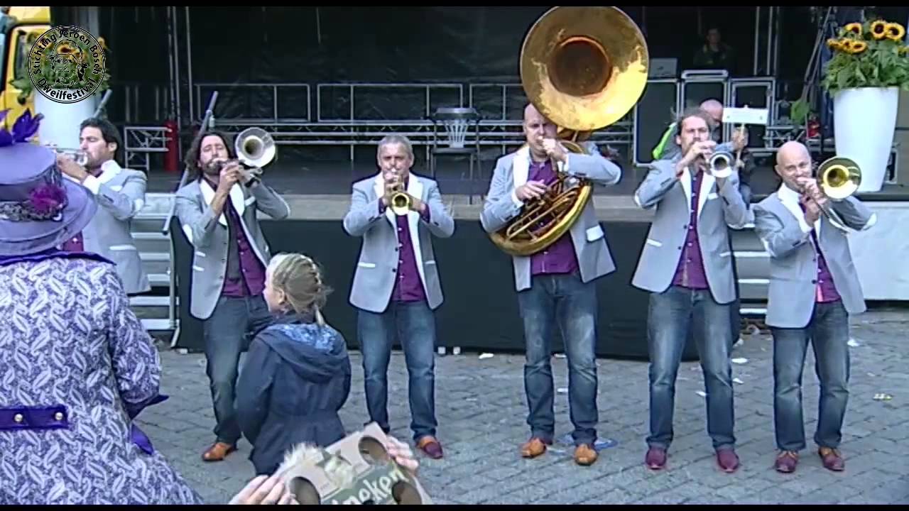 Toeter nog maar een uit Harderwijk tijdens het Jeroen Bosch Dweilfestival 2015 WINNAAR PUBLIEKSPRIJS
