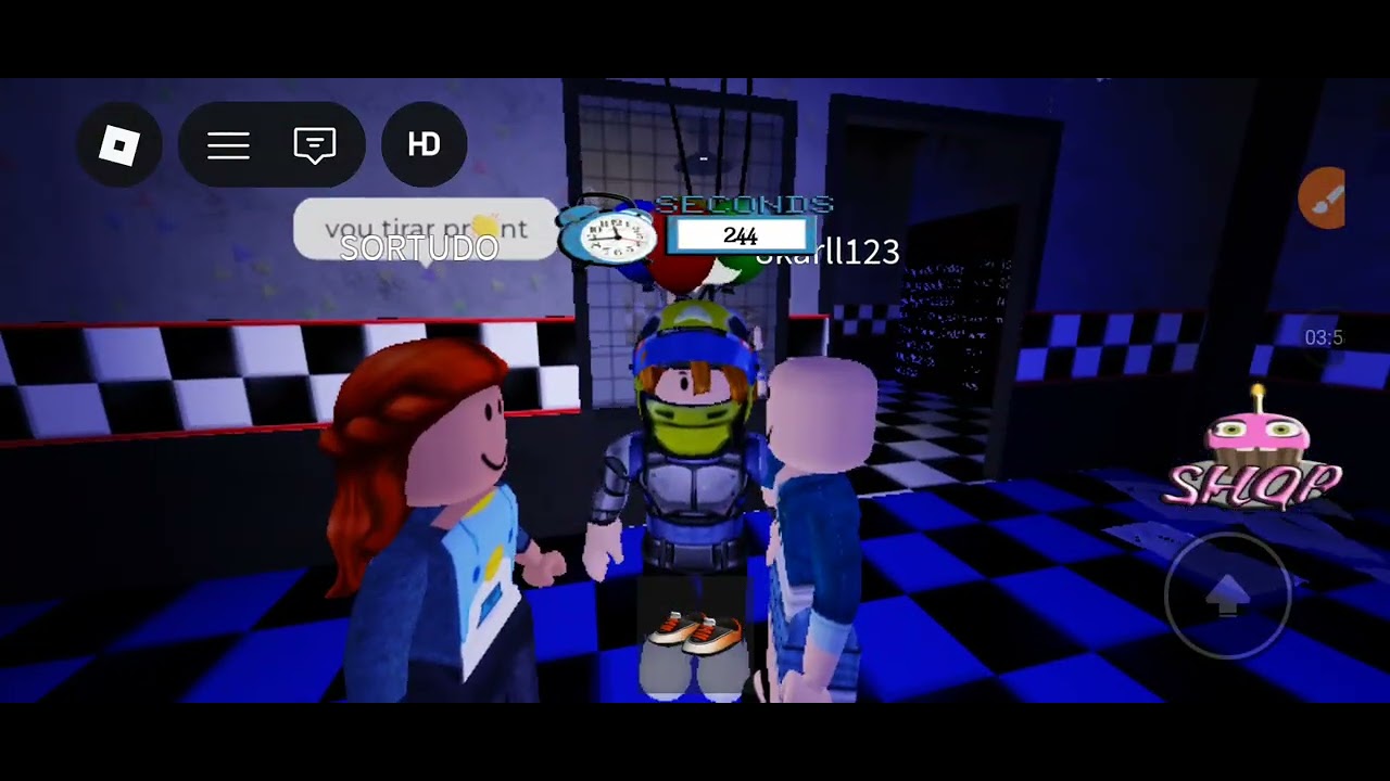 Jogando fnaf no Roblox 
