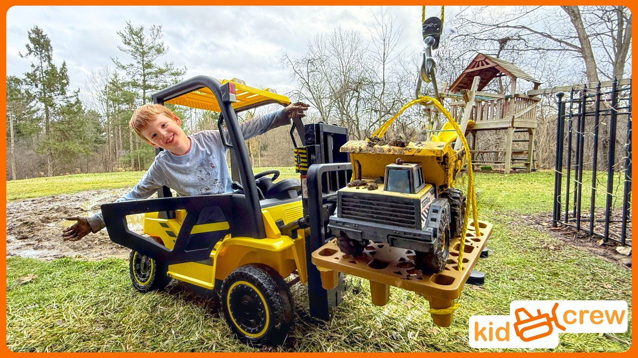 Building tower crane to move ride on truck and toys with forklift Educational | Kid Crew