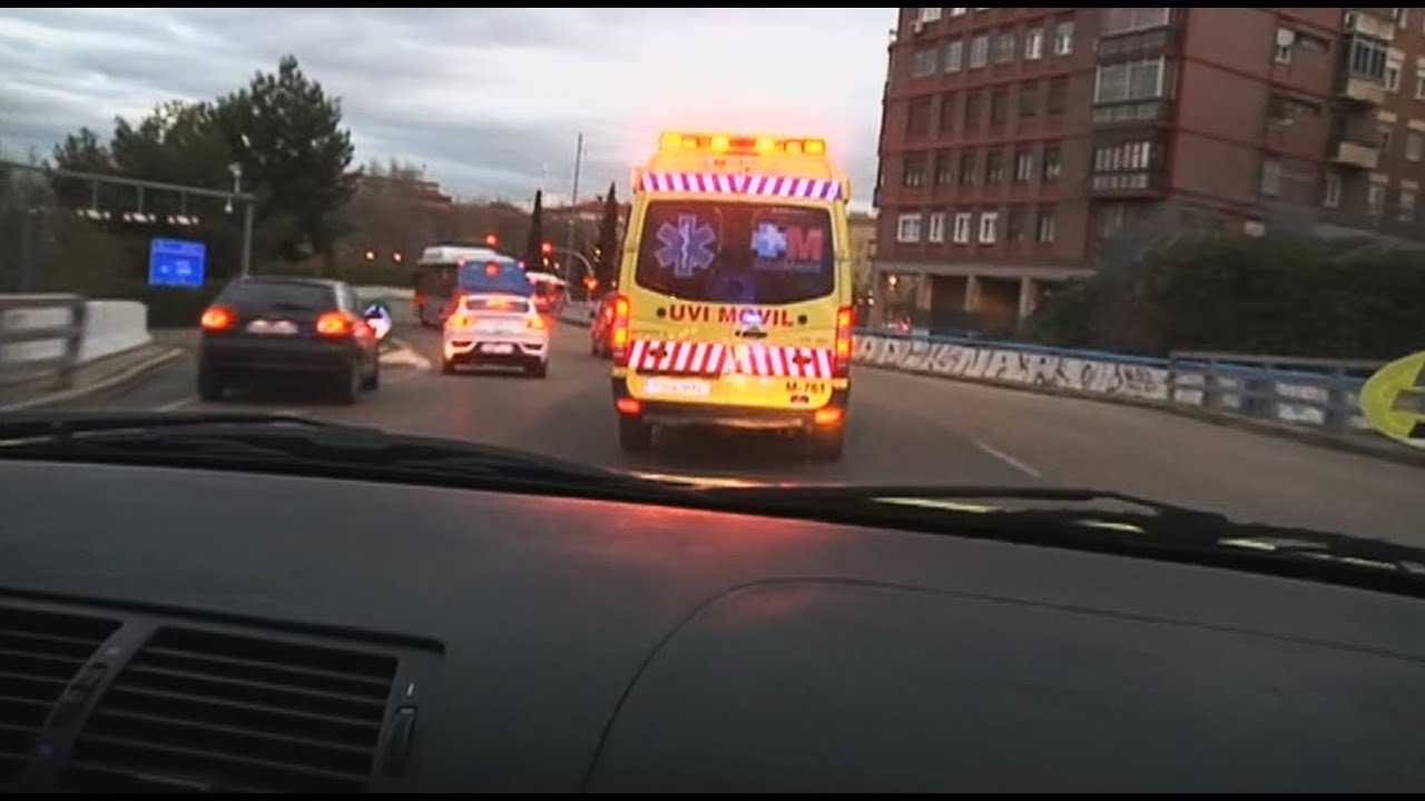 Así es una jornada frenética de trabajo en una UVI móvil