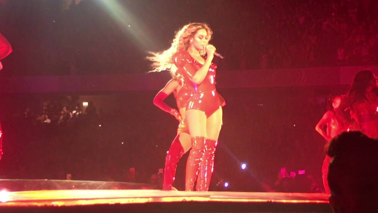 Beyoncé - Crazy in Love/ Bootylicious/ Naughty Girl/ Party- FWT in Chicago (Beystage VIP)