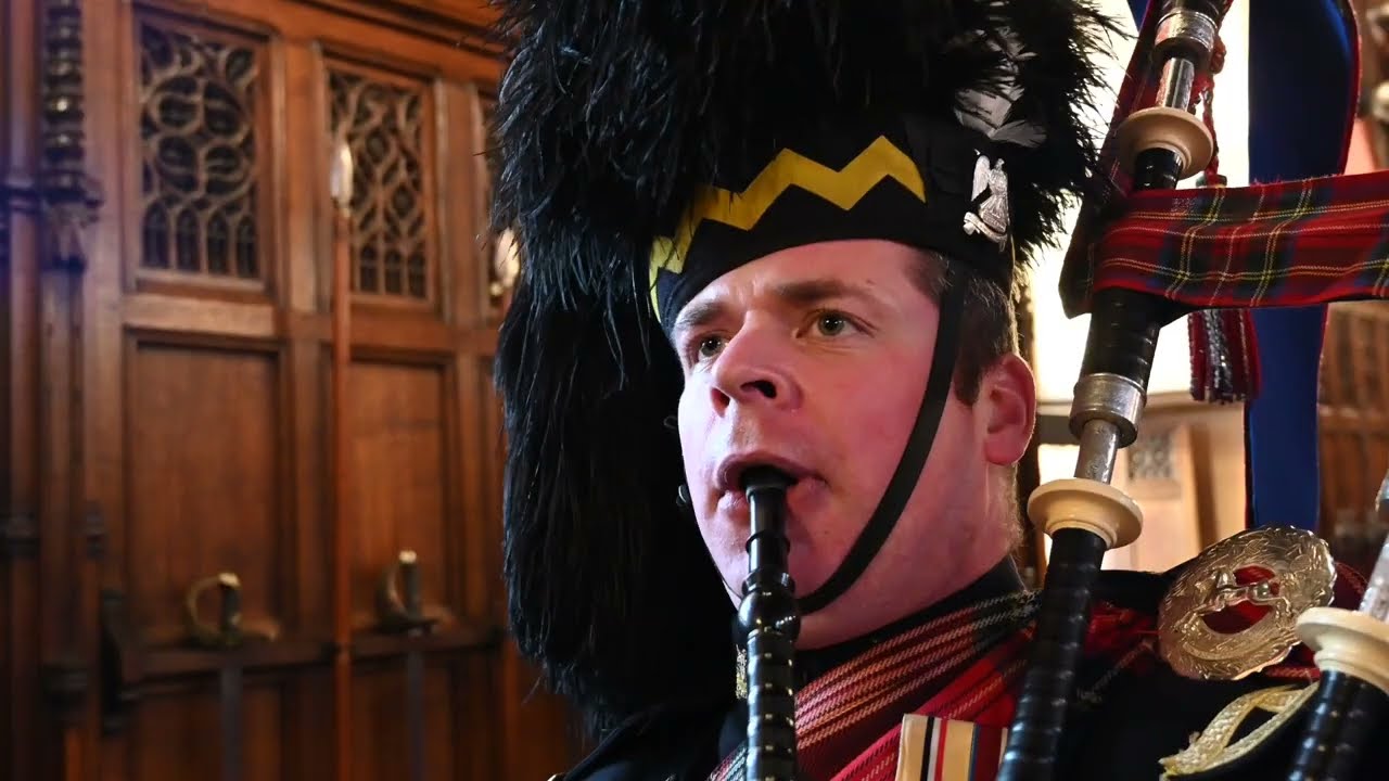 AMAZING GRACE PERFORMED BY THE ROYAL SCOTS DRAGOON GUARDS EDINBURGH CASTLE