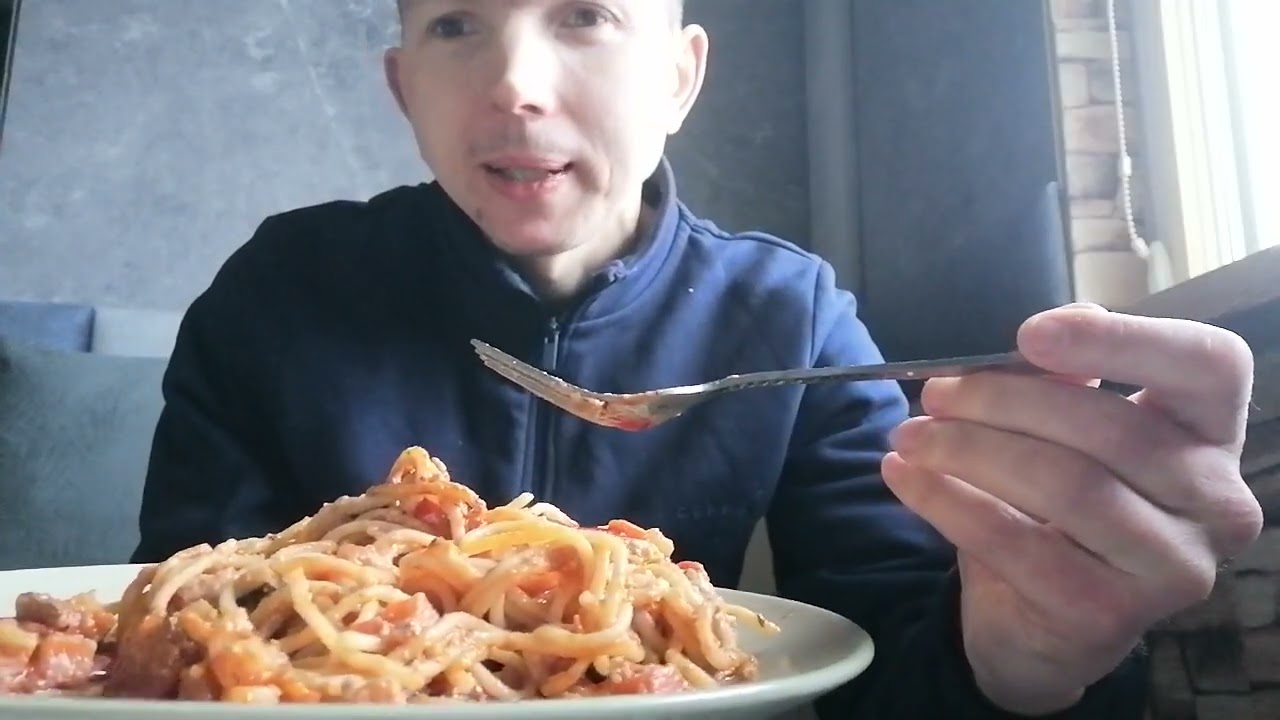 Moja kuchnia domowa robię sobie spaghetti 