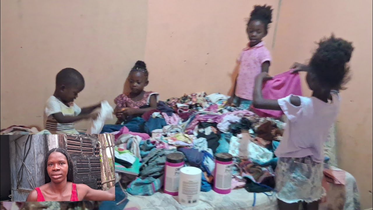 Edineide fazendo a faxina no quarto das crianças ( o guarda roupa caiu)
