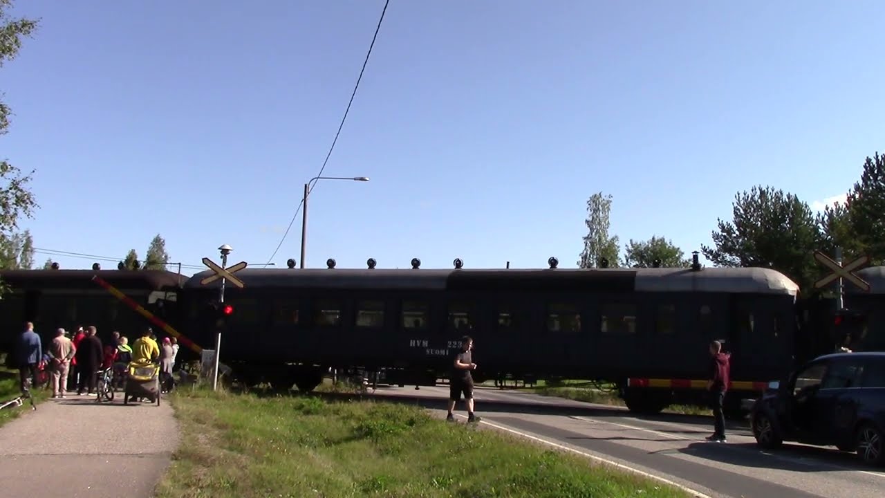 Höyryveturimatkat 1009 MUS 1946 passed HEINÄMAANTIE (km 0150+0511) level crossing @ Orimattila, FIN