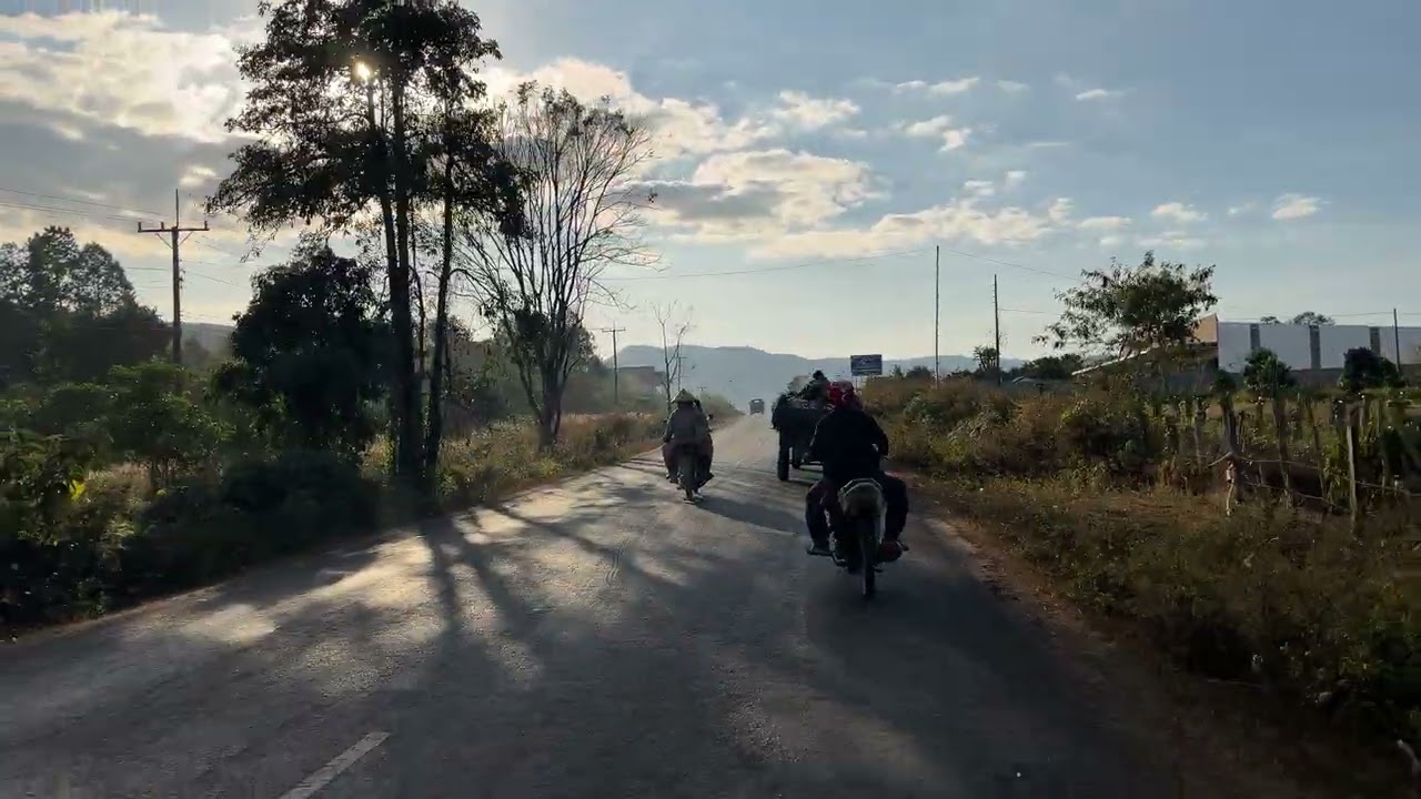 สองข้างทางที่เรียบง่าย | เมืองท่าแตง แขวงเชกอง ลาวใต้ 4K