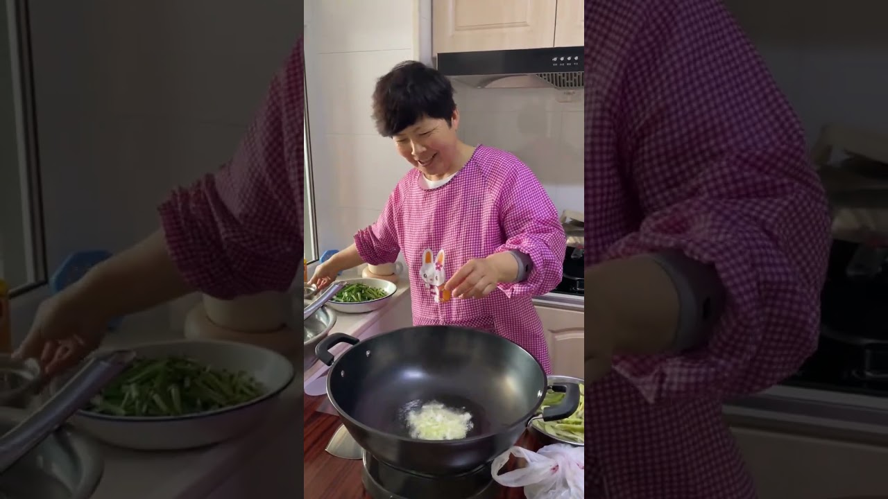 小夫妻回村日记。日子简简单单，我们开开心心。#平淡治愈的乡村生活 #乡村烟火气最抚凡人心 #农村婆媳日常 #记录我的农村远嫁生活 #一家四口 @抖音媒体内容优推官 @抖音热点宝 @抖音创作者中心