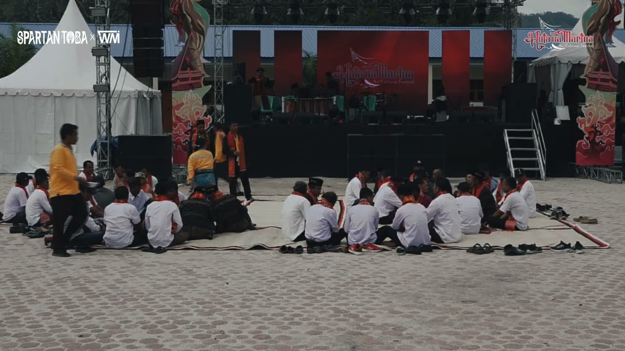Mangallang Indahan Siporhis - Huta na Martua
