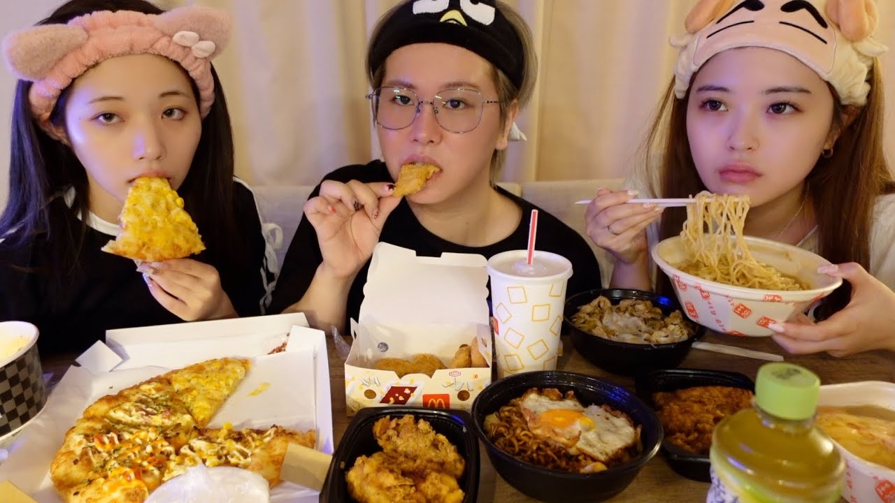 【暴食】やる気出ないからウーバー食べ放題で自分たちを甘やかす幼馴染🍙最近あぽが出会った激ヤバ男が衝撃すぎた…
