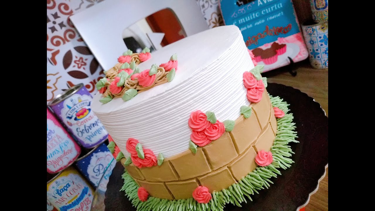 Decoração de bolo em chantininho: tema primavera!! Florzinhas com bico pitanga 16!!